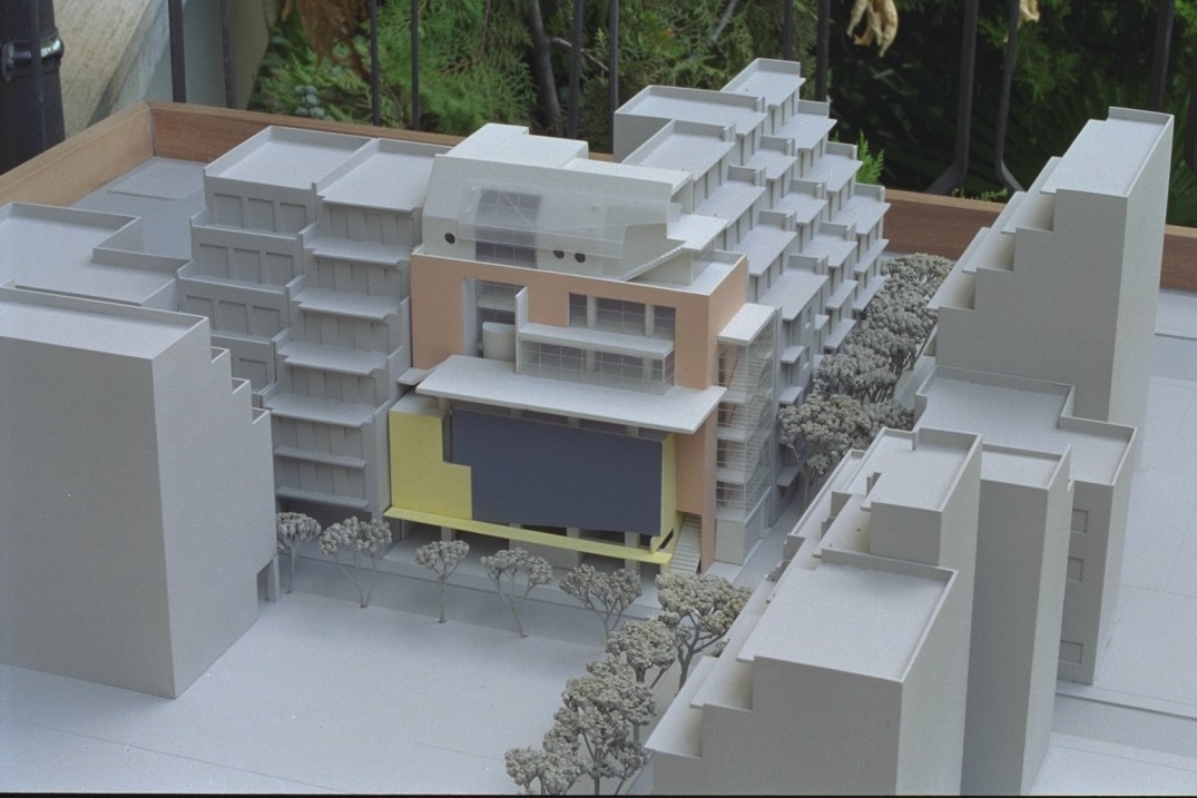 21. LAWYERS’ BUILDING IN ATHENS [2001]